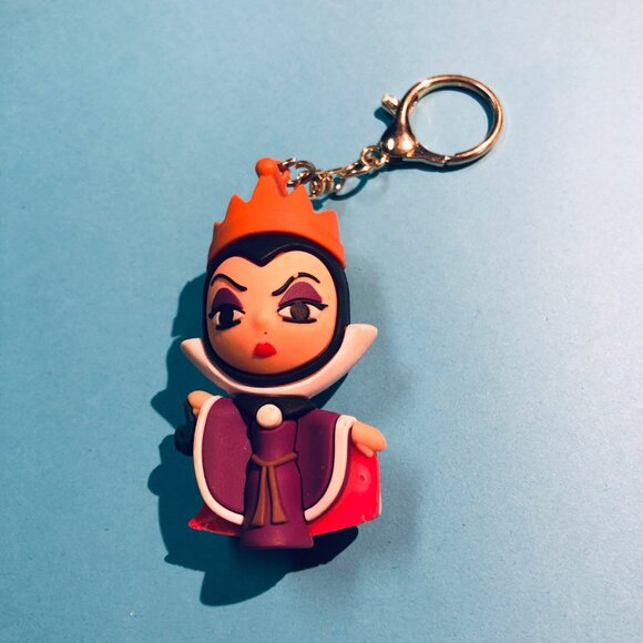 Disney Villains Evil Queen Keychain Collectible Rubber Keyring - Picture 1 of 2